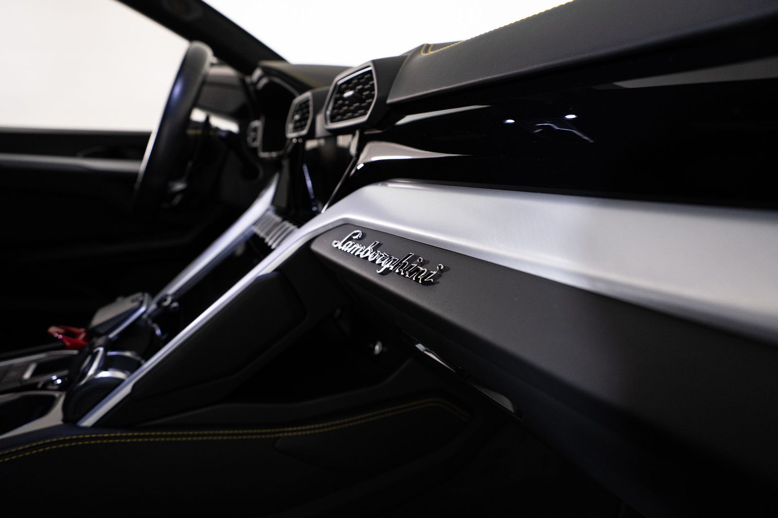 2020 Lamborghini Urus — foto completa 26 de 53