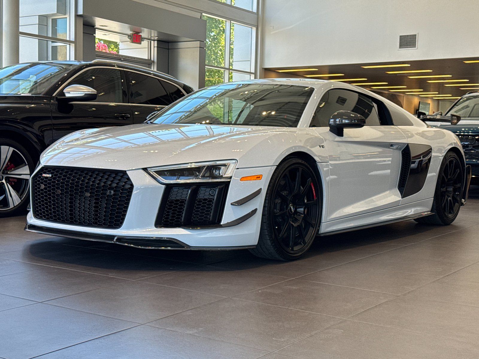 2018 Audi R8 5.2 Plus — full photo 2 of 29
