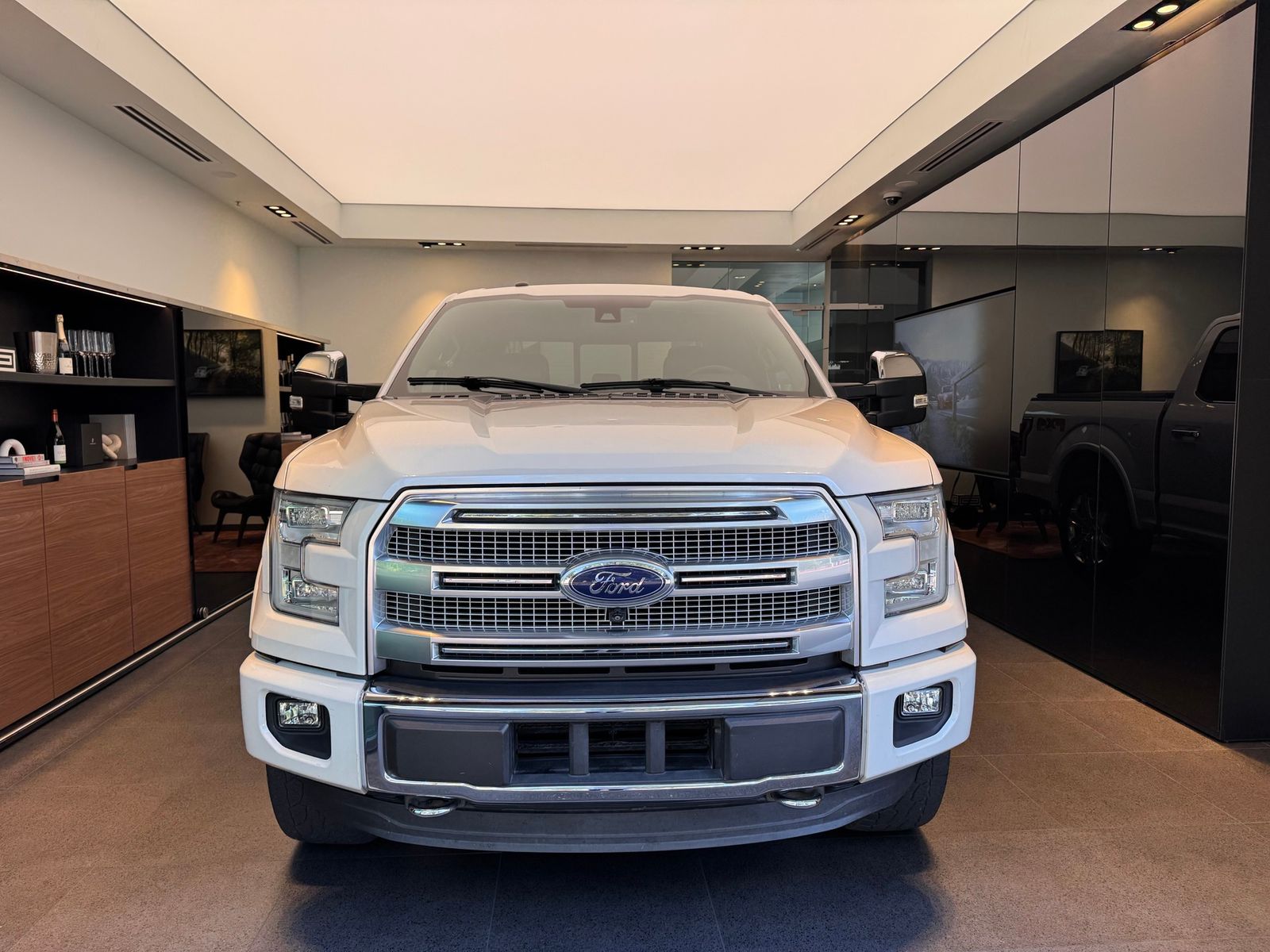 2015 Ford F-150 Platinum — foto completa 2 de 10
