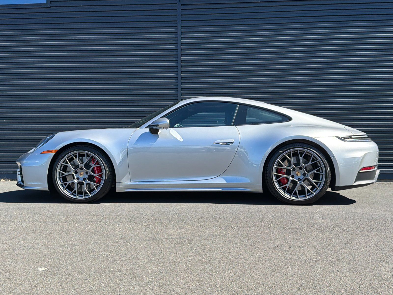 2025 Porsche 911 Carrera S — full photo 2 of 26
