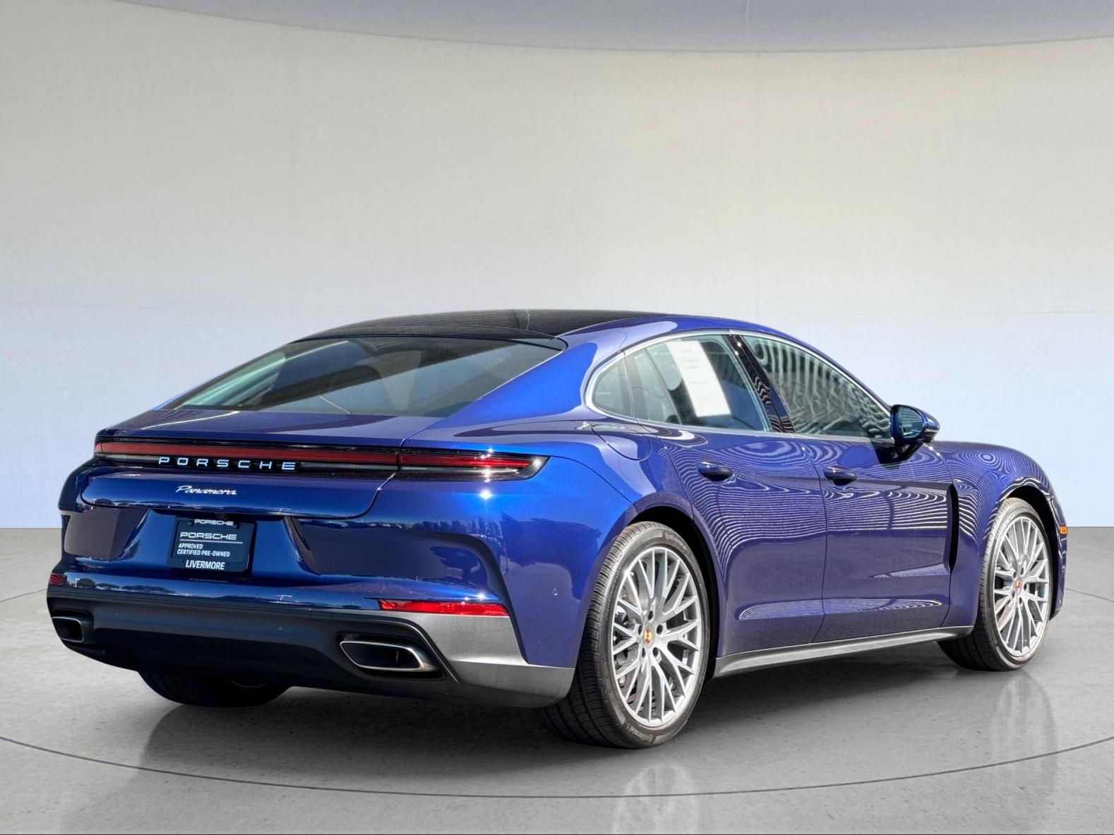 2025 Porsche Panamera 4 — full photo 9 of 29