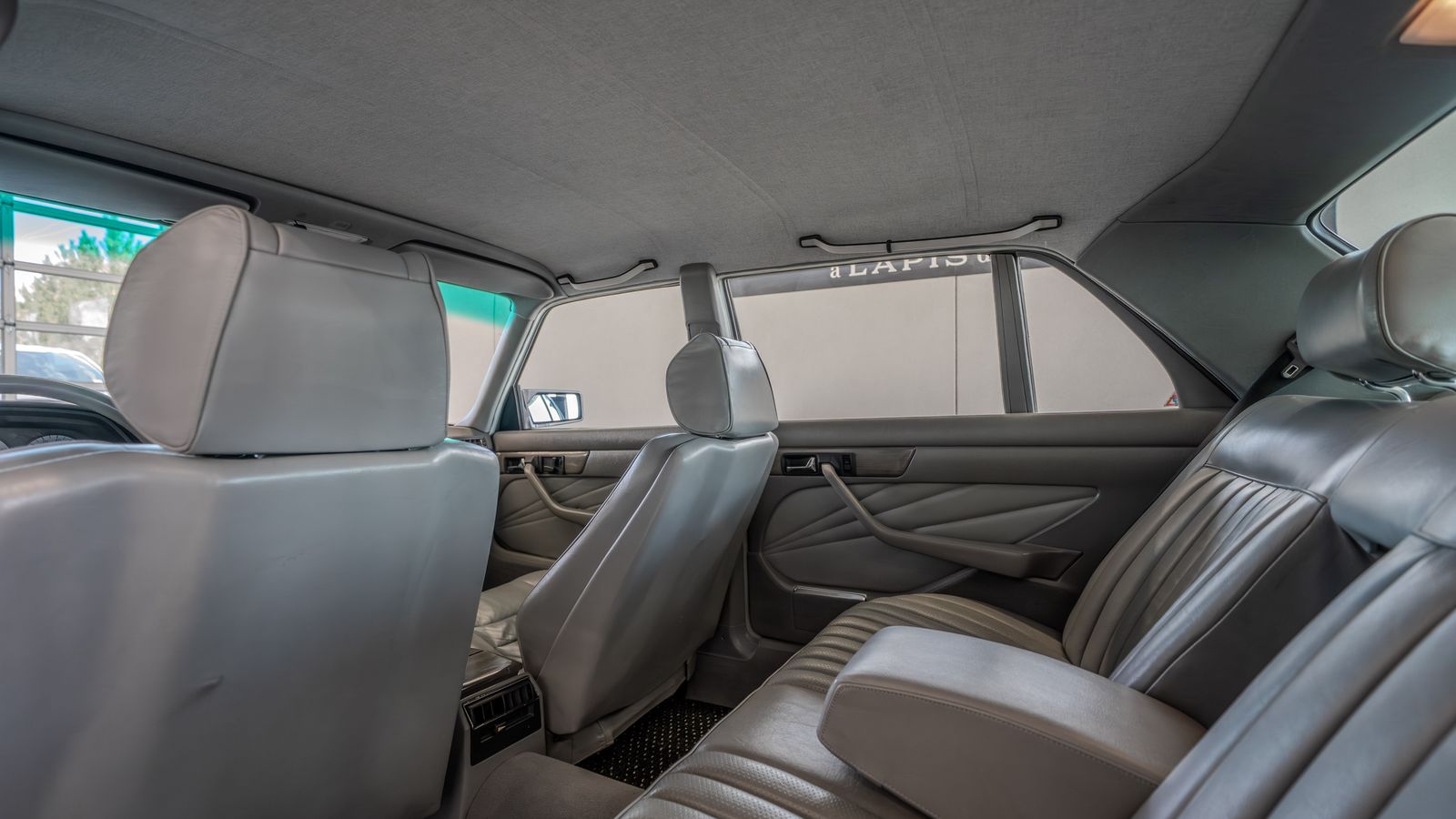 1984 Mercedes 500 SEL — foto completa 25 de 46