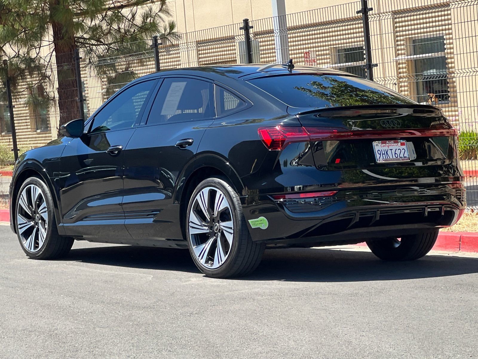 2024 Audi Q8 Sportback e-tron Prestige — foto completa 3 de 28