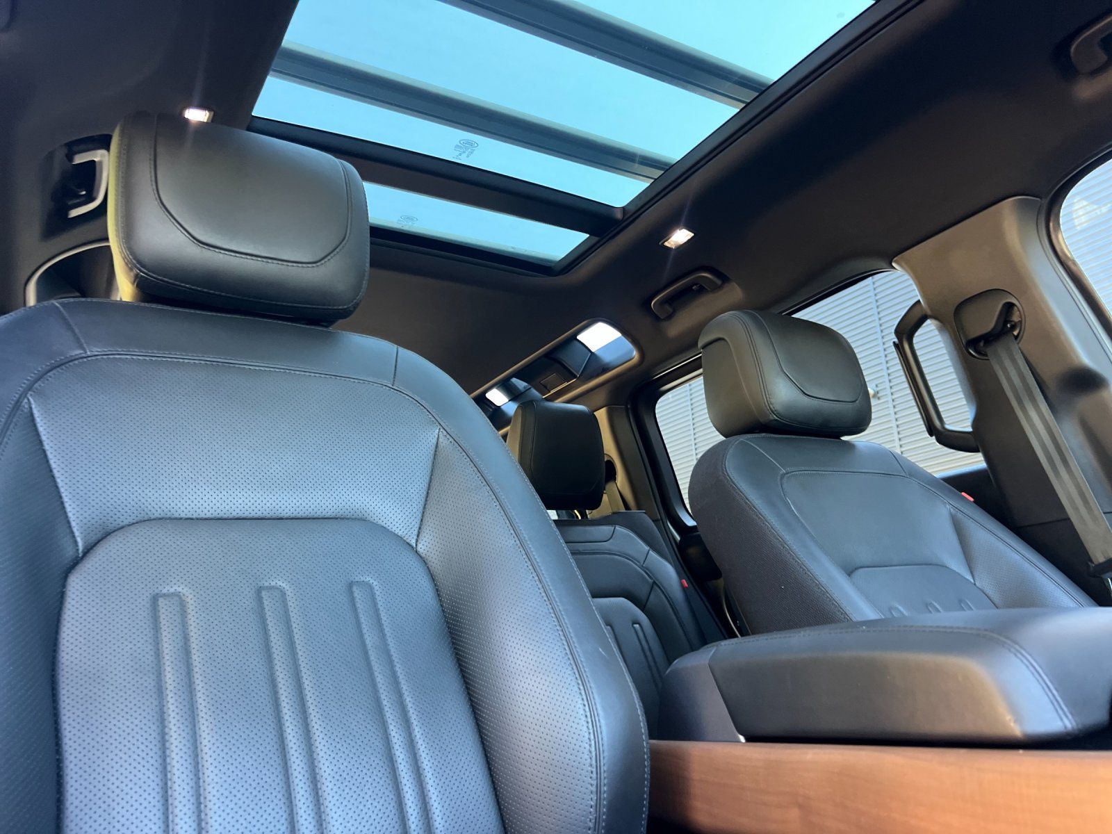 2024 Land Rover Defender 110 X — full photo 16 of 29
