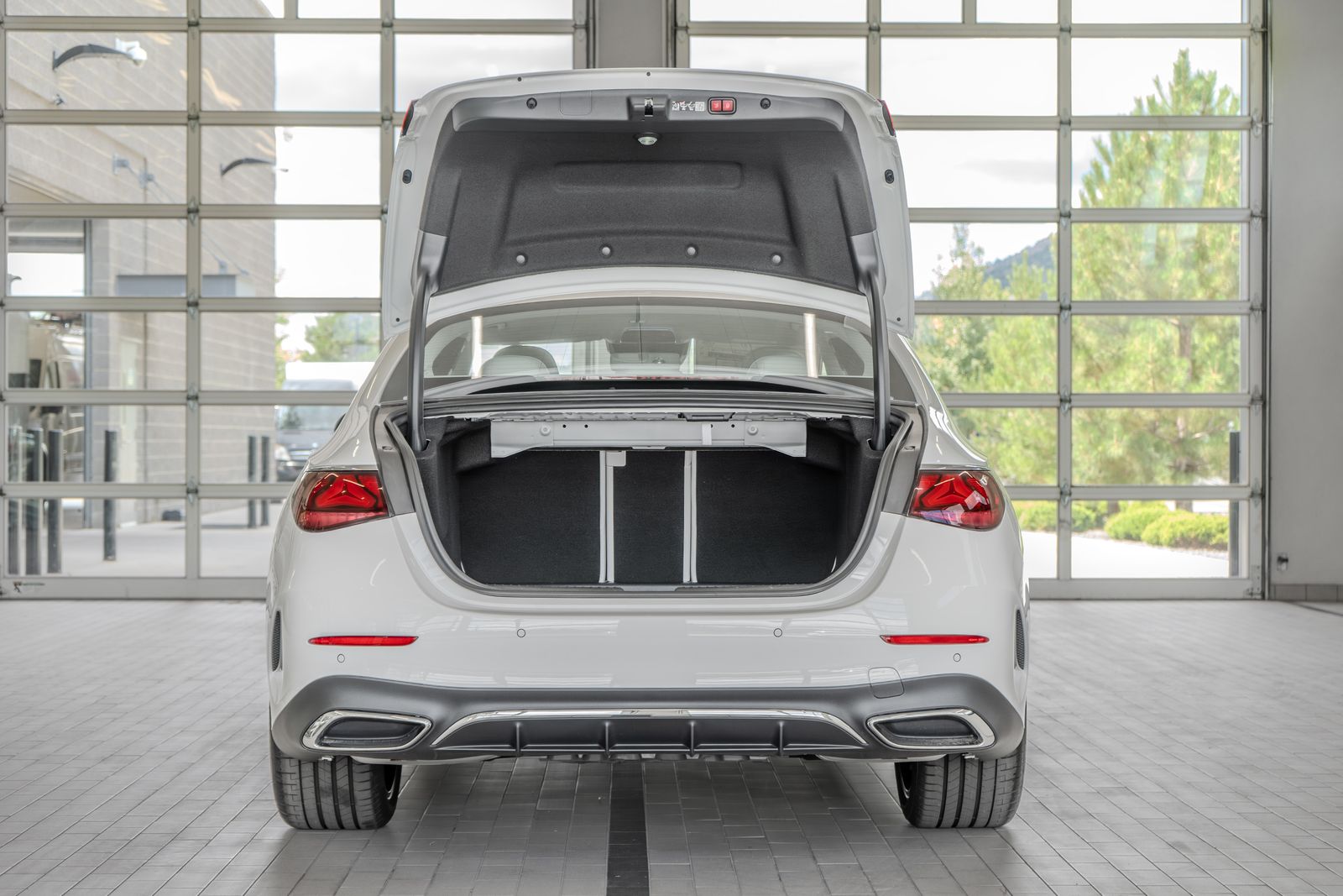 2026 Mercedes-Benz E-Class E 350 — full photo 16 of 36