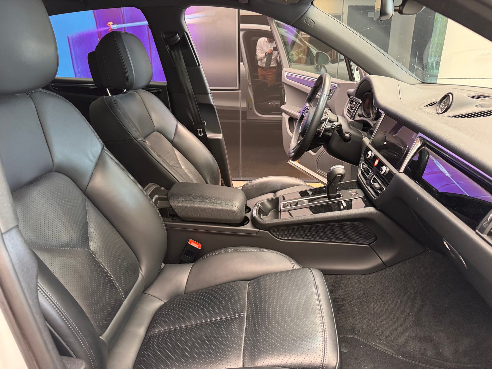 2023 Porsche Macan S — full photo 8 of 10