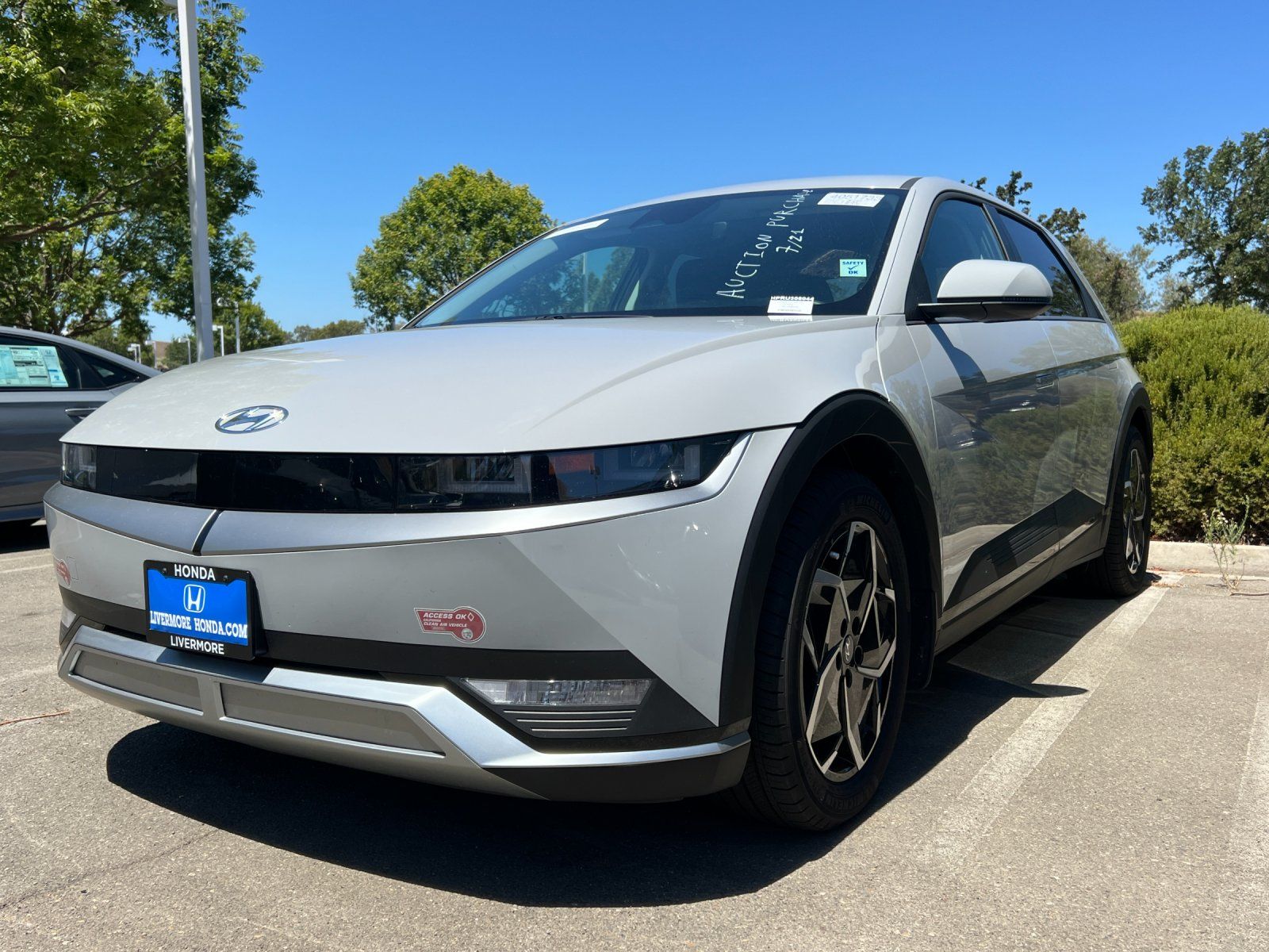 2024 Hyundai IONIQ 5 SE — full photo 2 of 3