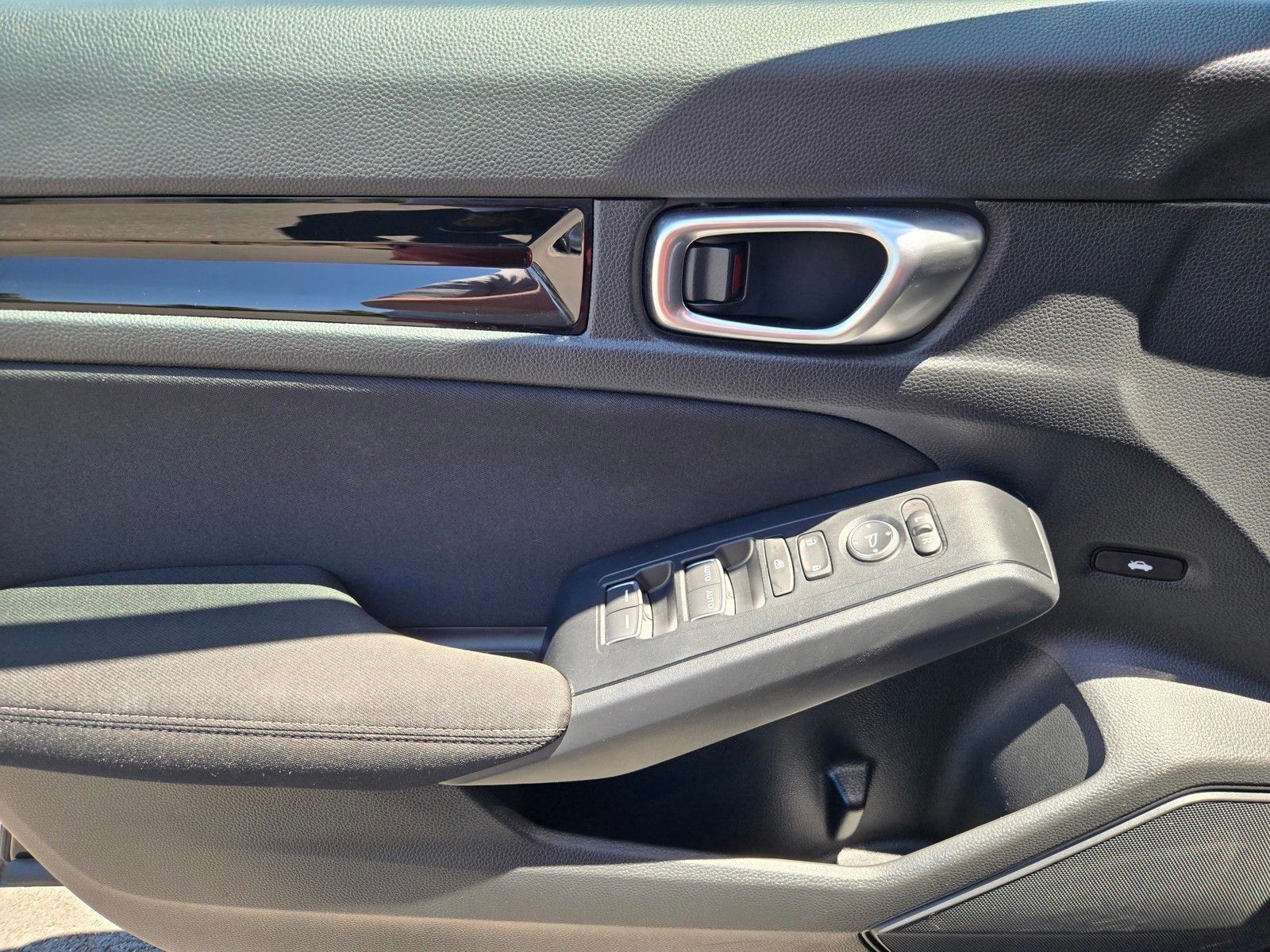 2024 Honda Civic EX — full photo 16 of 45