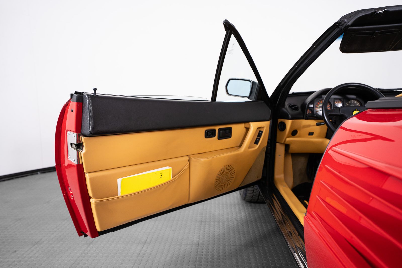 1992 Ferrari Mondial T — full photo 12 of 38