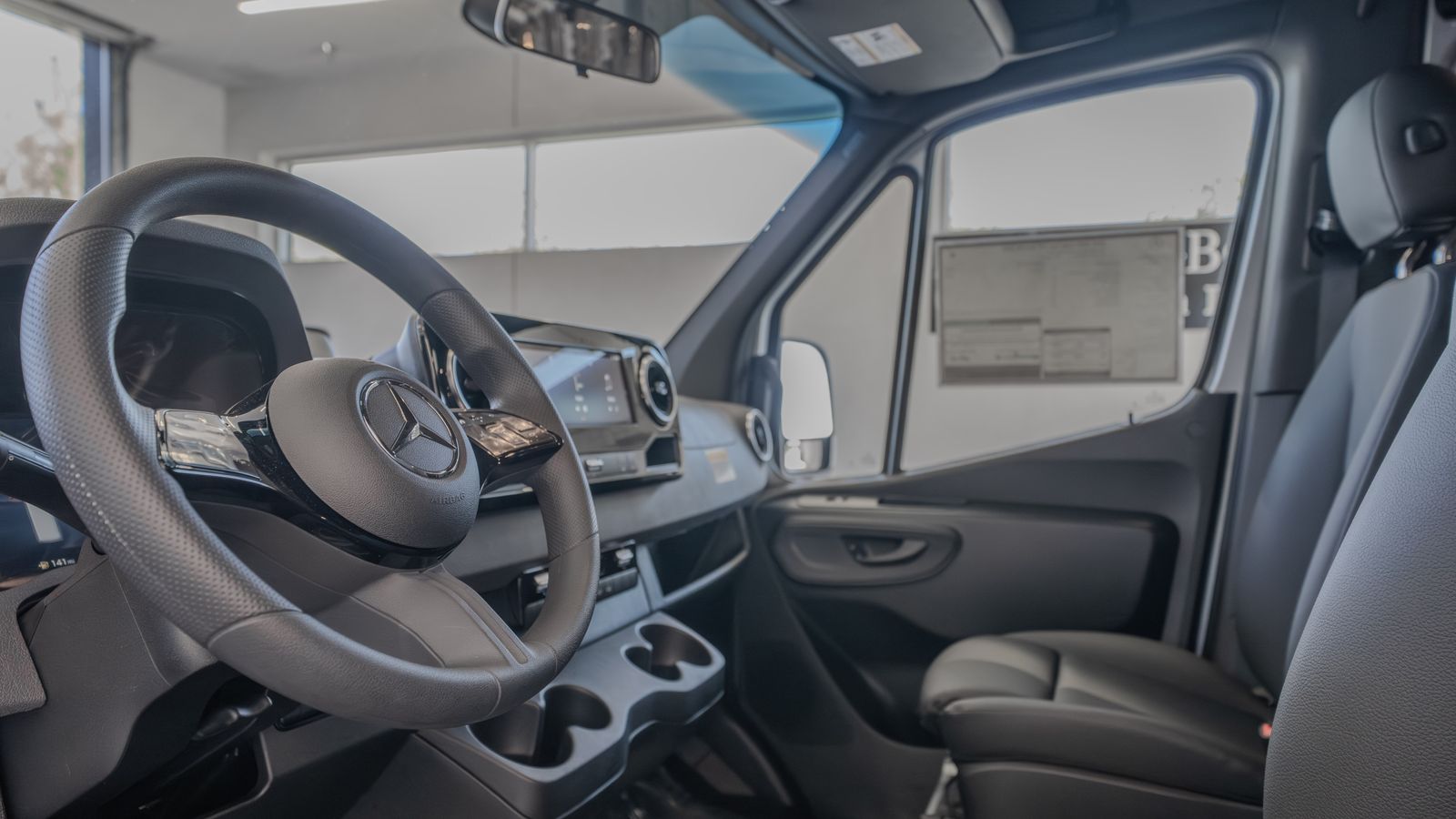 2025 Mercedes-Benz Sprinter 2500 Cargo 170 WB — foto completa 7 de 36