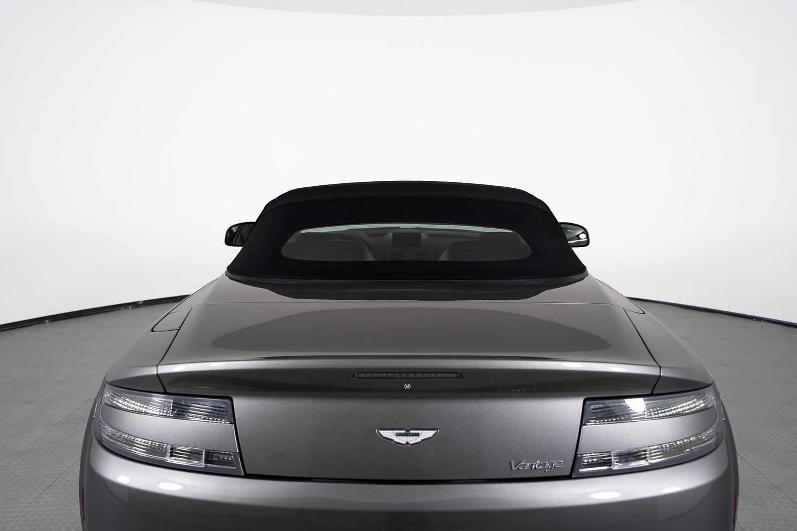 2012 Aston Martin V8 Vantage — full photo 46 of 50