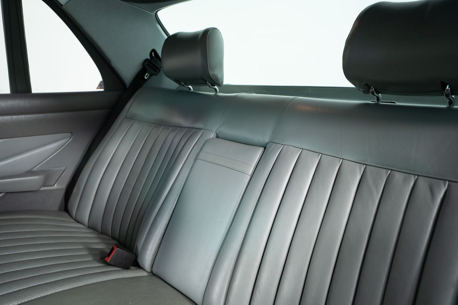 1984 Mercedes-Benz 500-Class 500 SEL — foto completa 44 de 58
