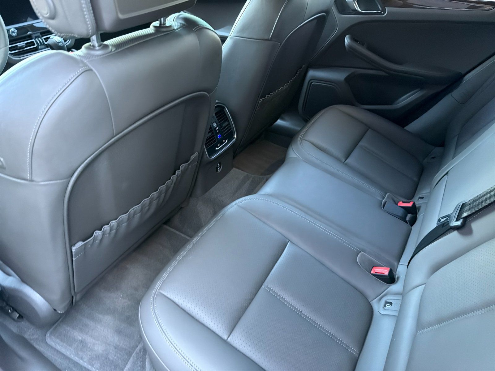2023 Porsche Macan S — full photo 13 of 28