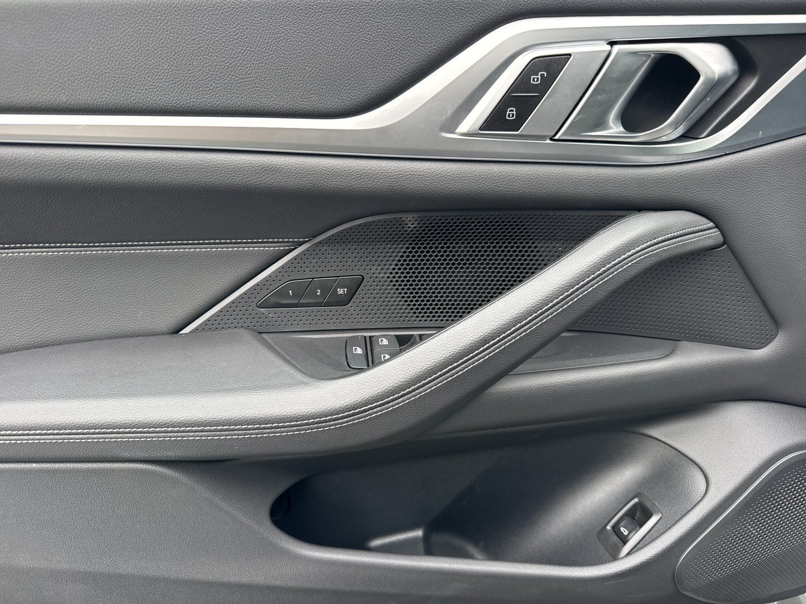 2025 BMW i4 eDrive40 — full photo 10 of 28