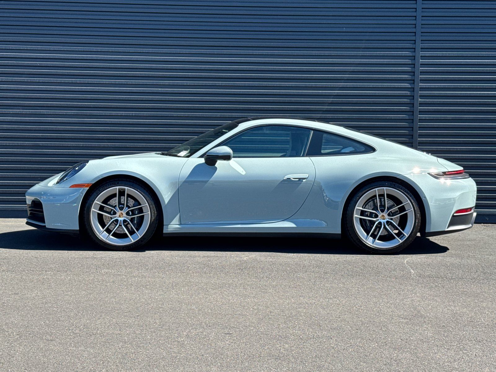 2026 Porsche 911 Carrera — full photo 2 of 28