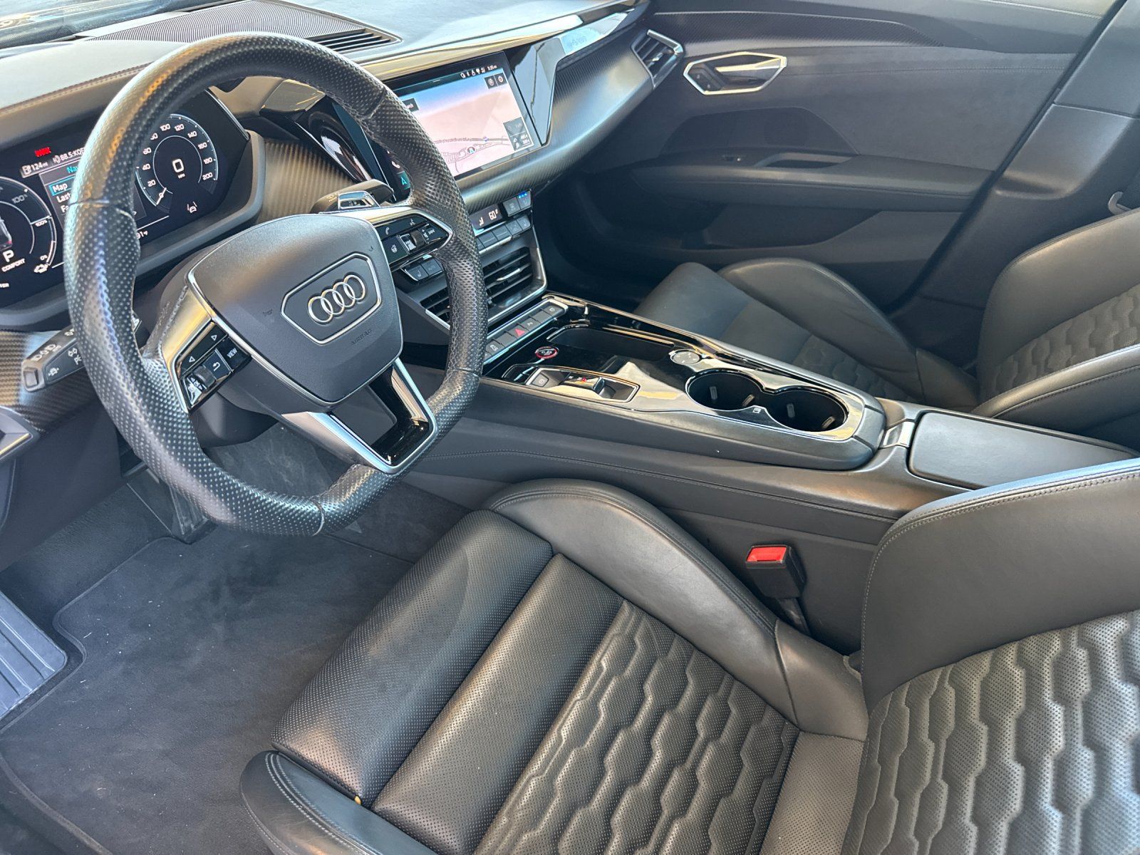2022 Audi e-tron GT Premium Plus — full photo 9 of 27