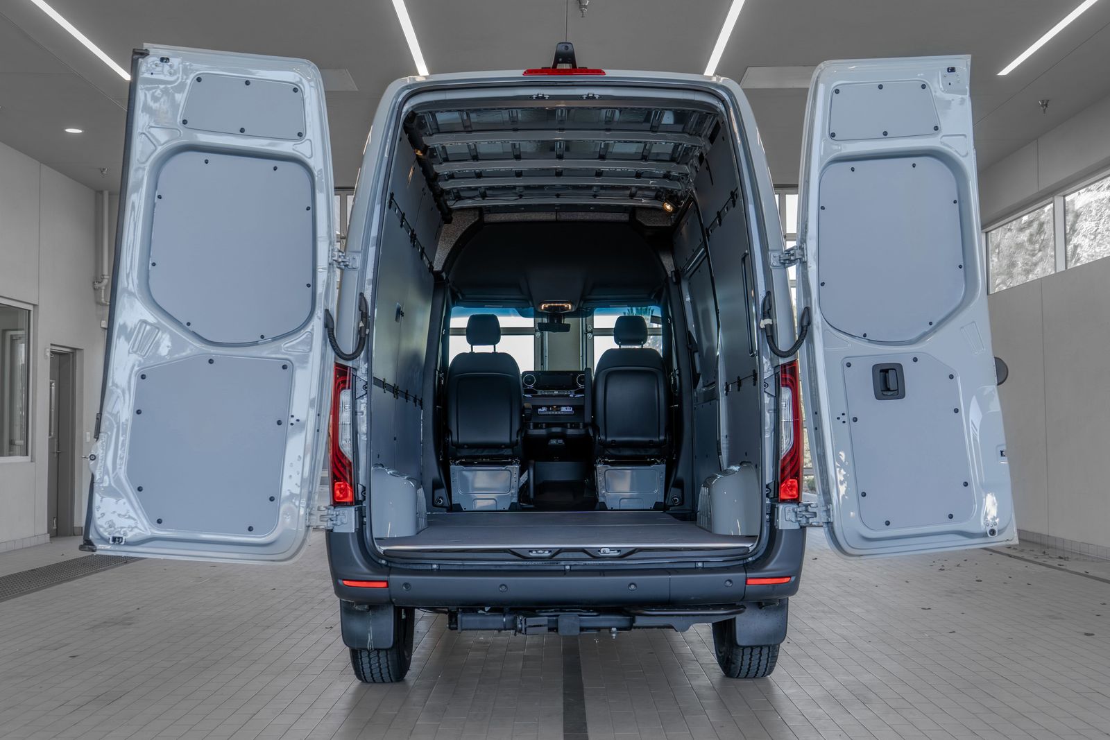 2025 Mercedes-Benz Sprinter 2500 Cargo 144 WB — full photo 16 of 34