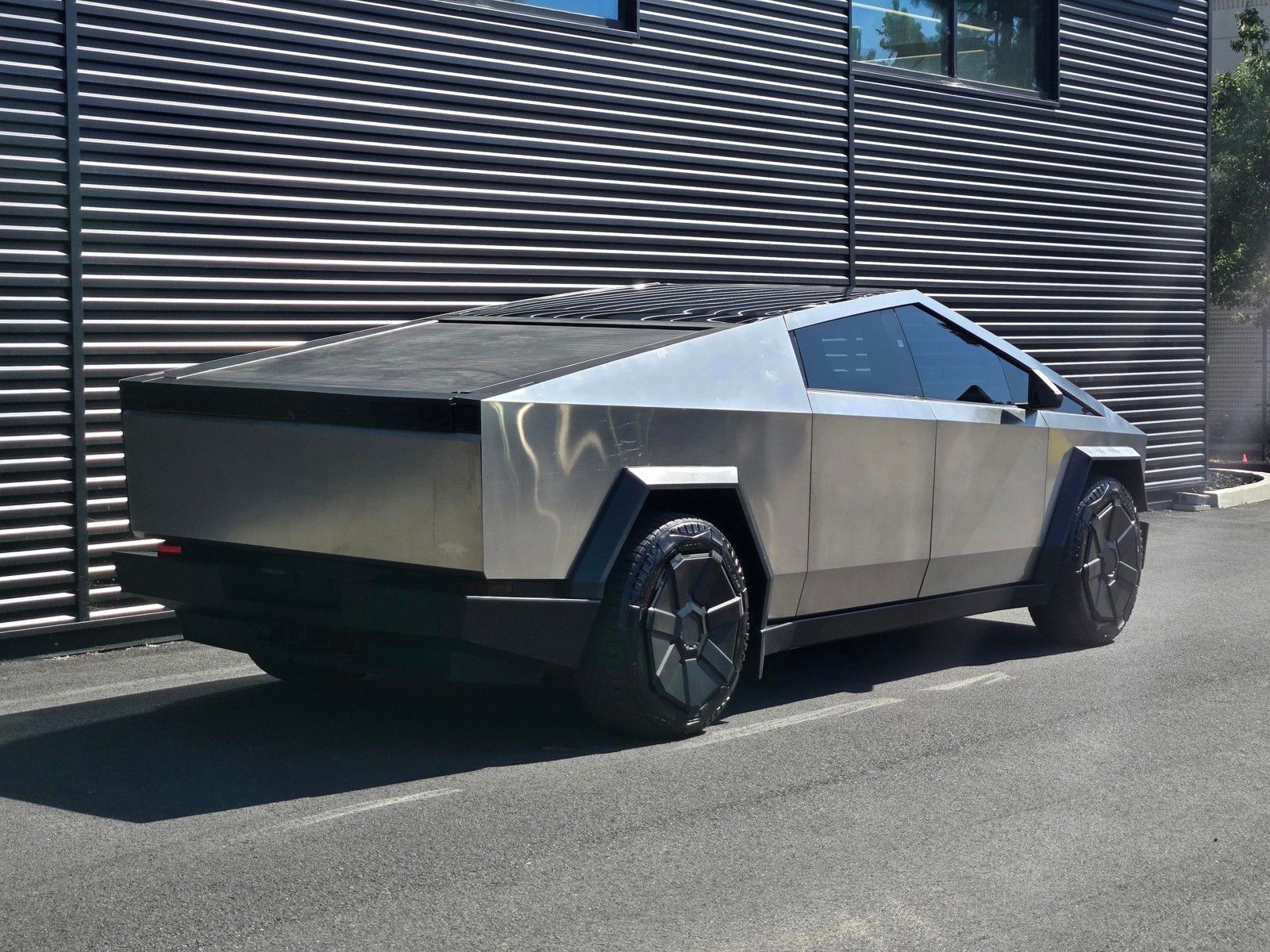 2024 Tesla Cybertruck Cyberbeast — foto completa 6 de 45