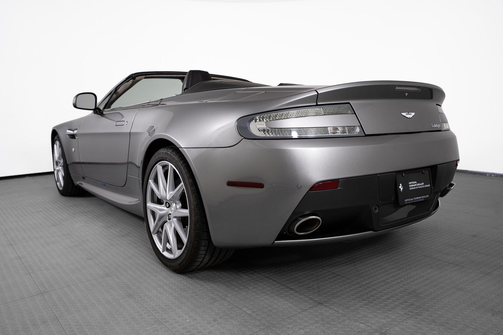 2012 Aston Martin V8 Vantage — full photo 3 of 50