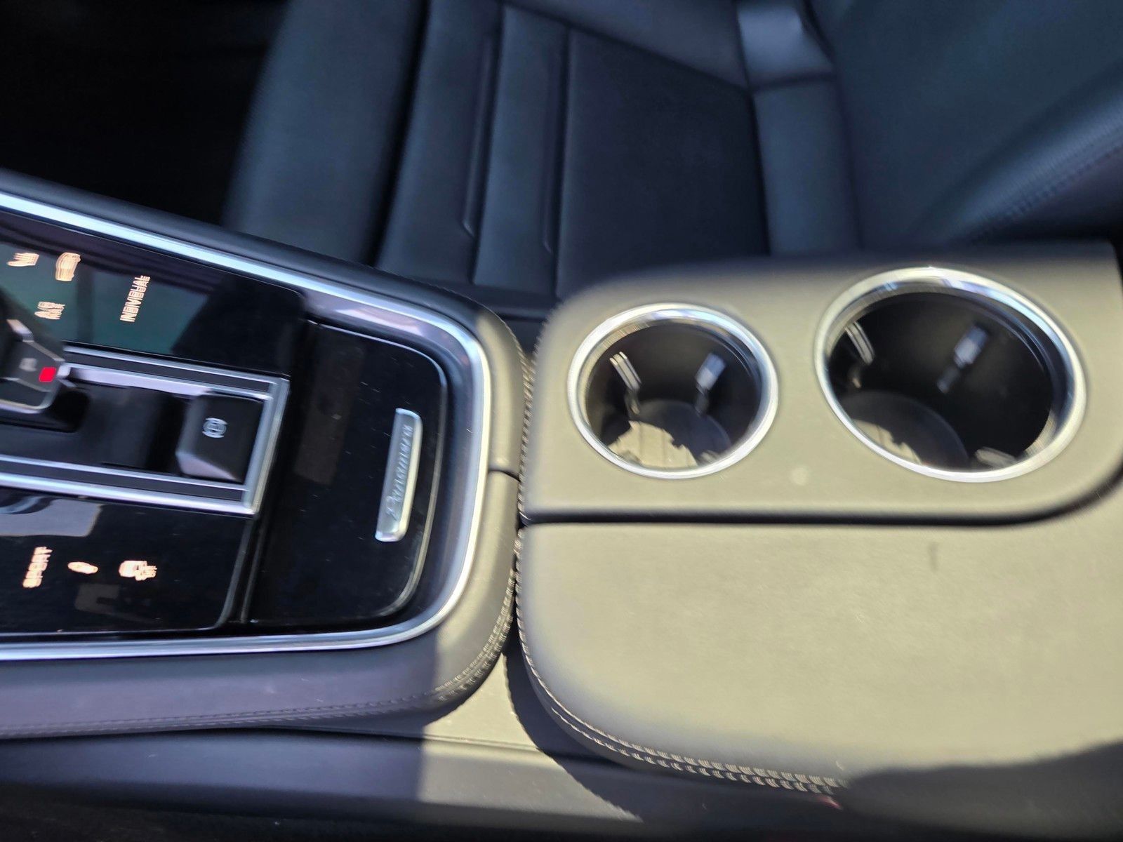 2023 Porsche Panamera 4 Platinum Edition — full photo 23 of 27