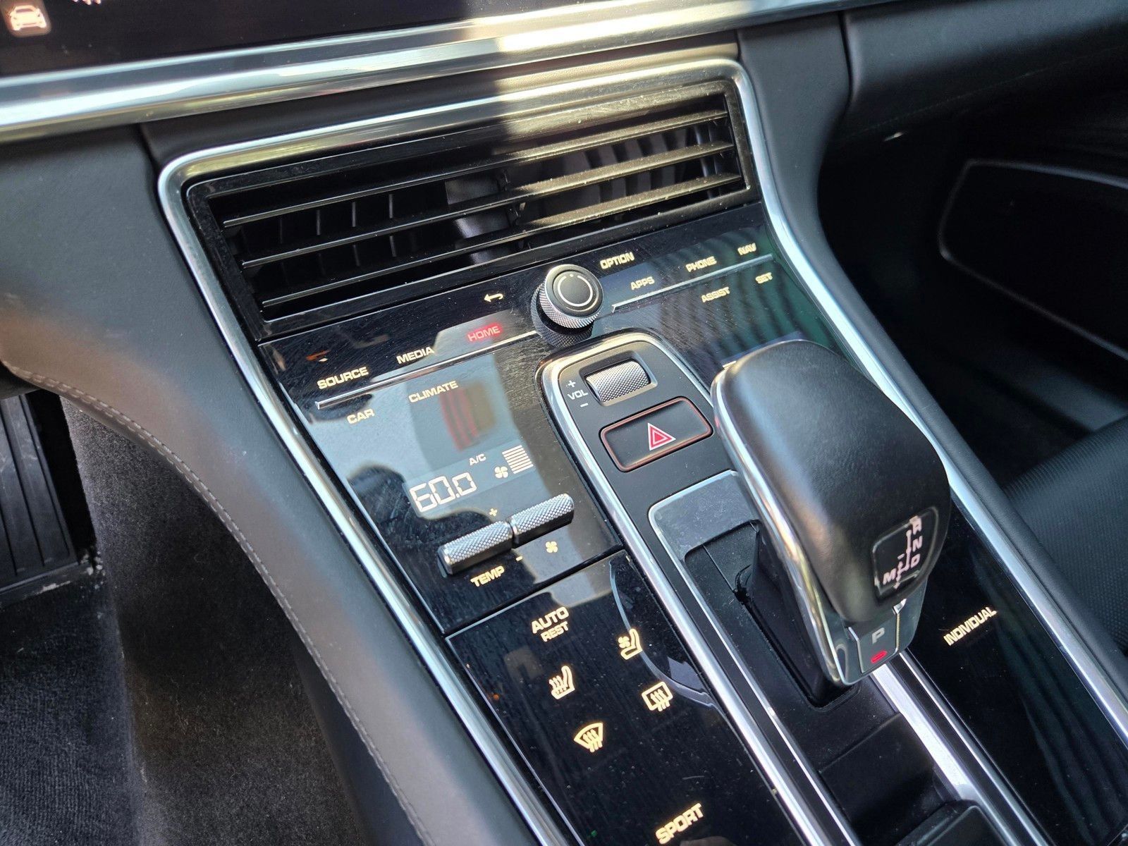 2023 Porsche Panamera 4 Platinum Edition — full photo 22 of 27