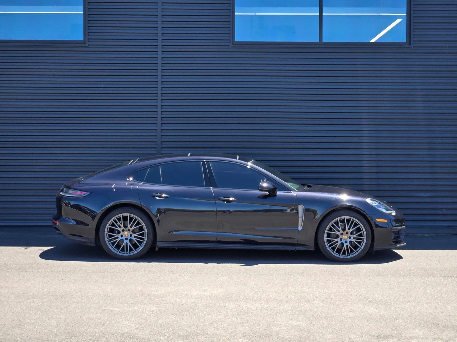 2023 Porsche Panamera 4 Platinum Edition — full photo 8 of 27