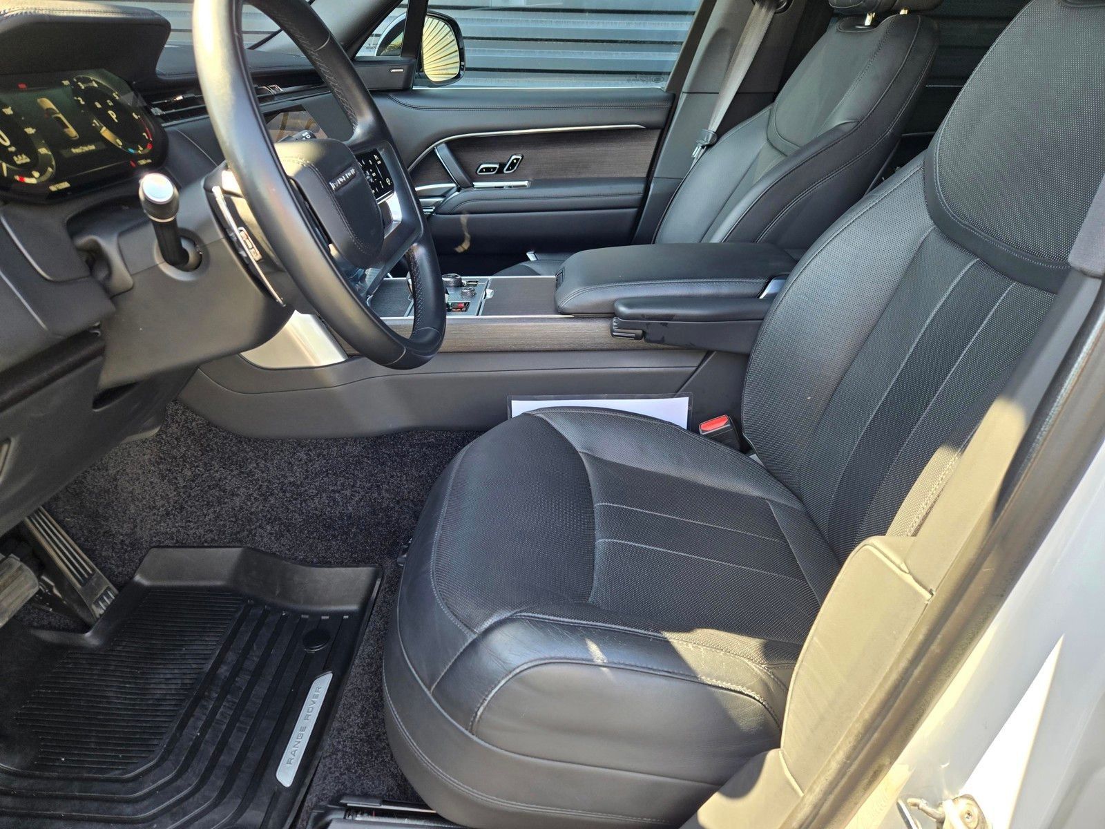 2023 Land Rover Range Rover SE — full photo 25 of 45