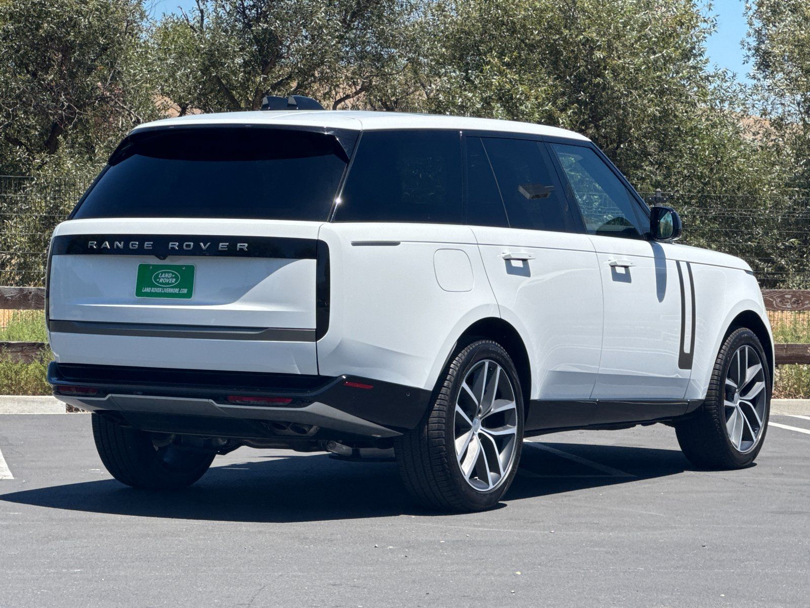 2025 Land Rover Range Rover SE — full photo 6 of 30