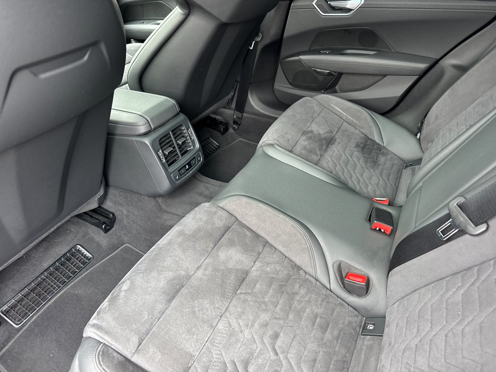 2023 Audi e-tron GT Premium Plus — foto completa 12 de 28