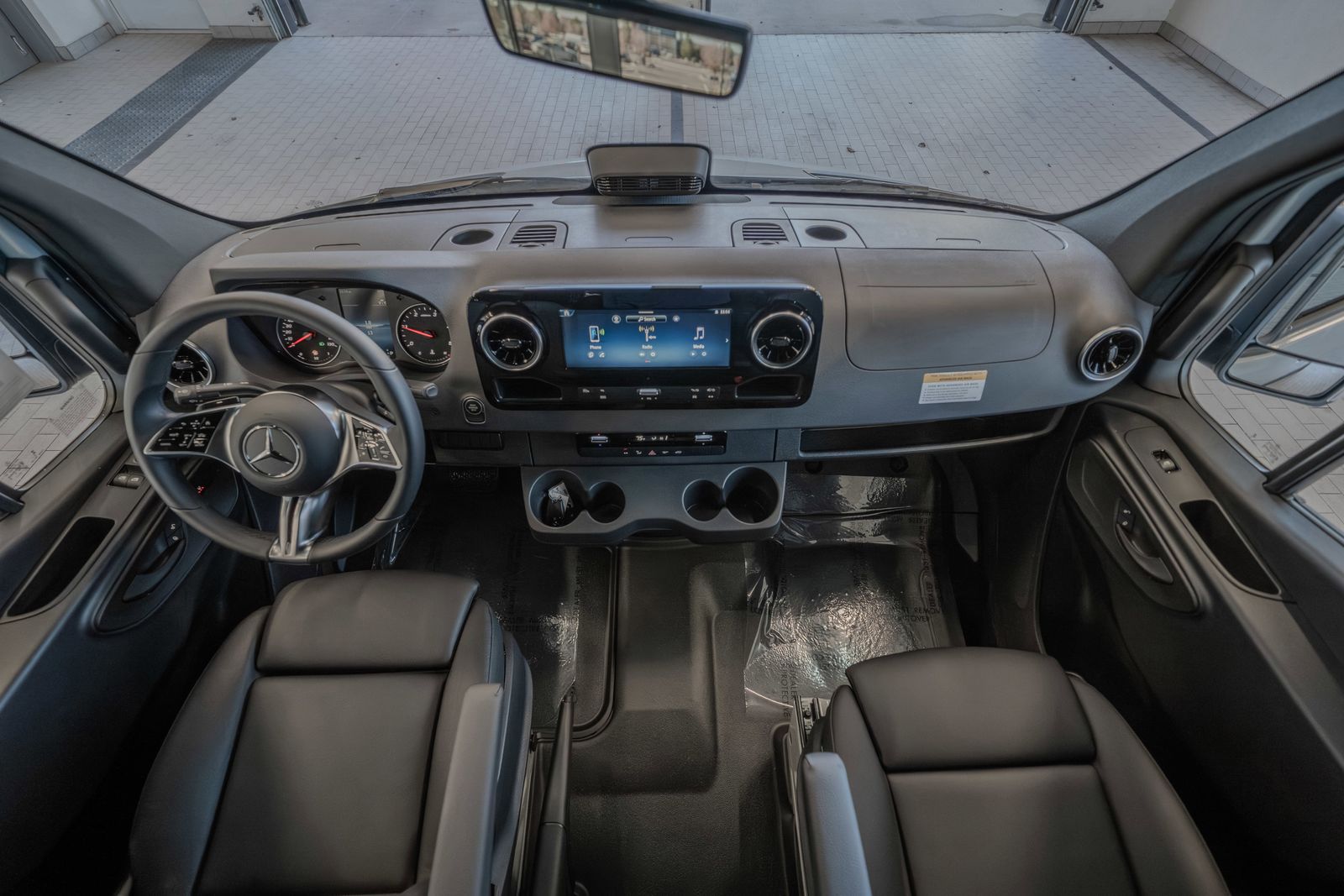 2025 Mercedes-Benz Sprinter 2500 Cargo 144 WB — foto completa 8 de 34