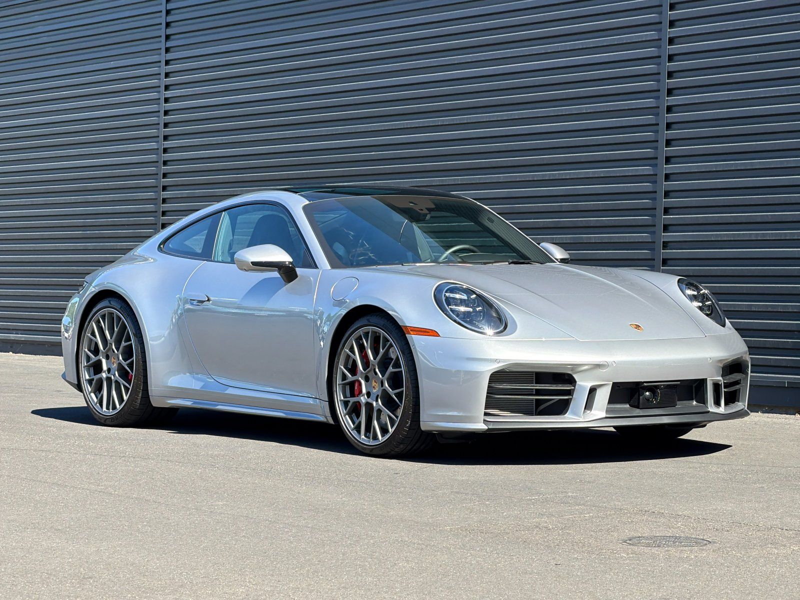 2025 Porsche 911 Carrera S — full photo 9 of 26