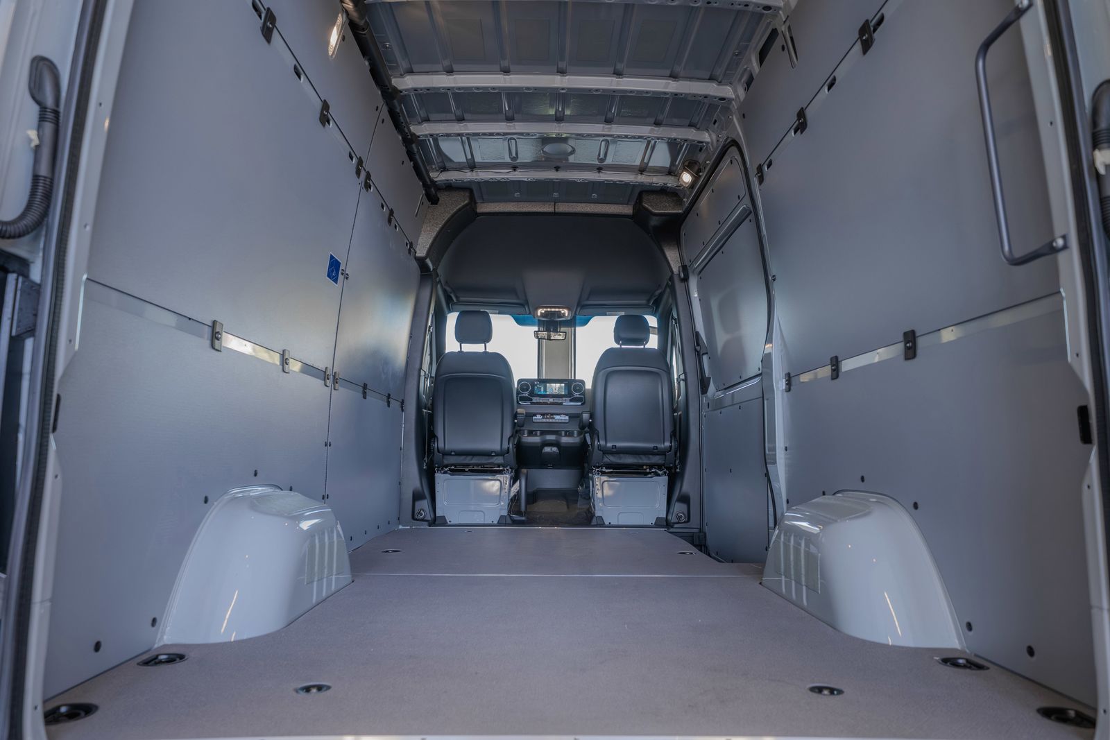 2025 Mercedes-Benz Sprinter 2500 Cargo 144 WB — full photo 33 of 34