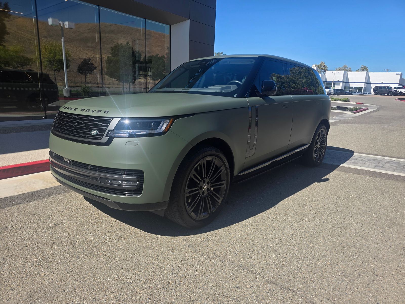 2025 Land Rover Range Rover SE — full photo 1 of 5
