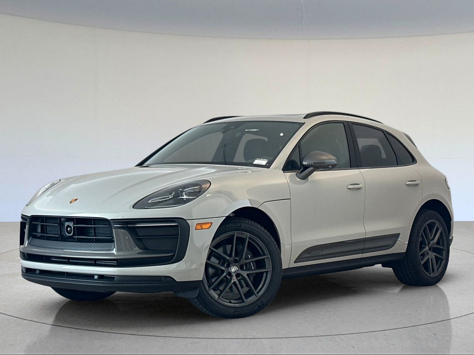 2026 Porsche Macan T — photo 1 of 27