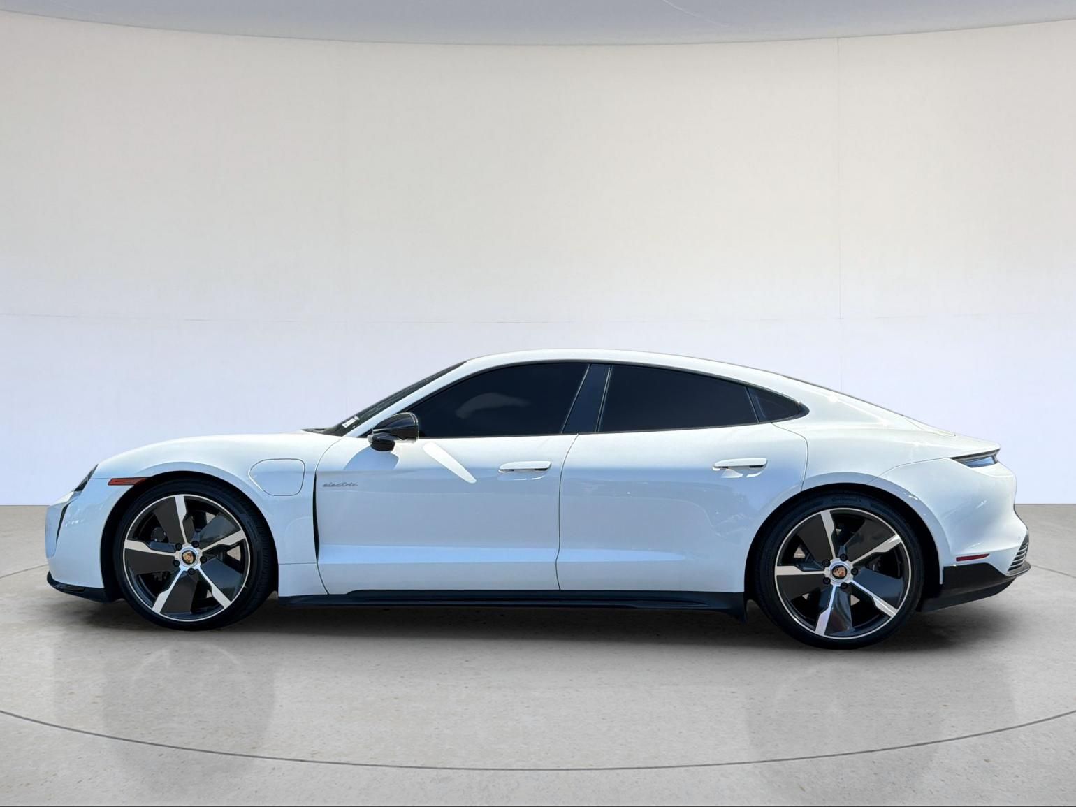 2021 Porsche Taycan Turbo — full photo 3 of 29