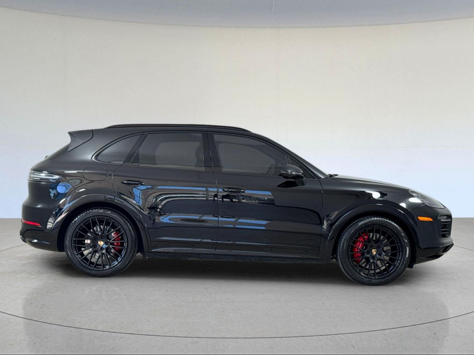 2023 Porsche Cayenne GTS — full photo 10 of 30