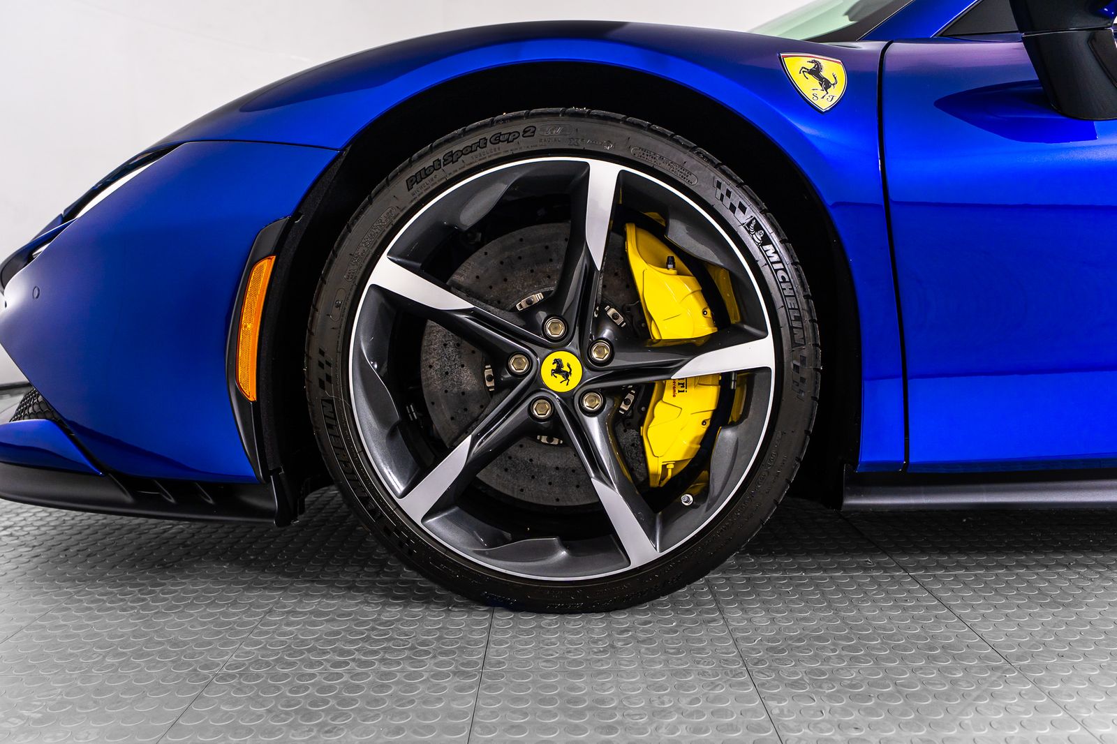 2025 Ferrari SF90 Spider — full photo 10 of 67