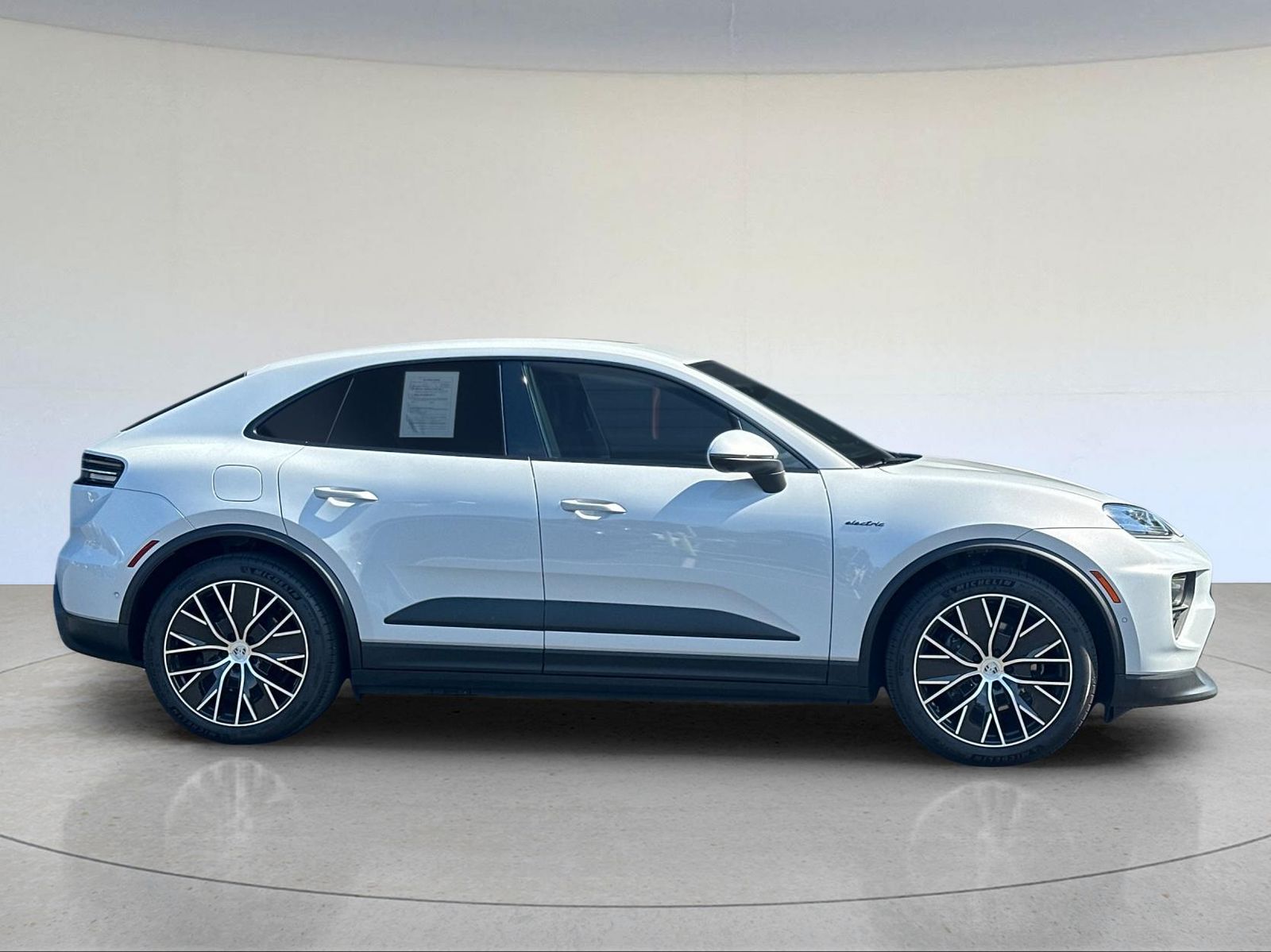 2025 Porsche Macan Electric Base — foto completa 10 de 30