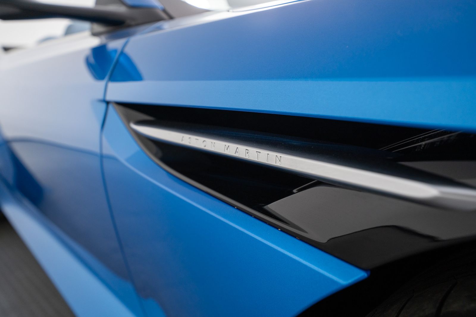 2024 Aston Martin DB12 Volante — foto completa 26 de 55