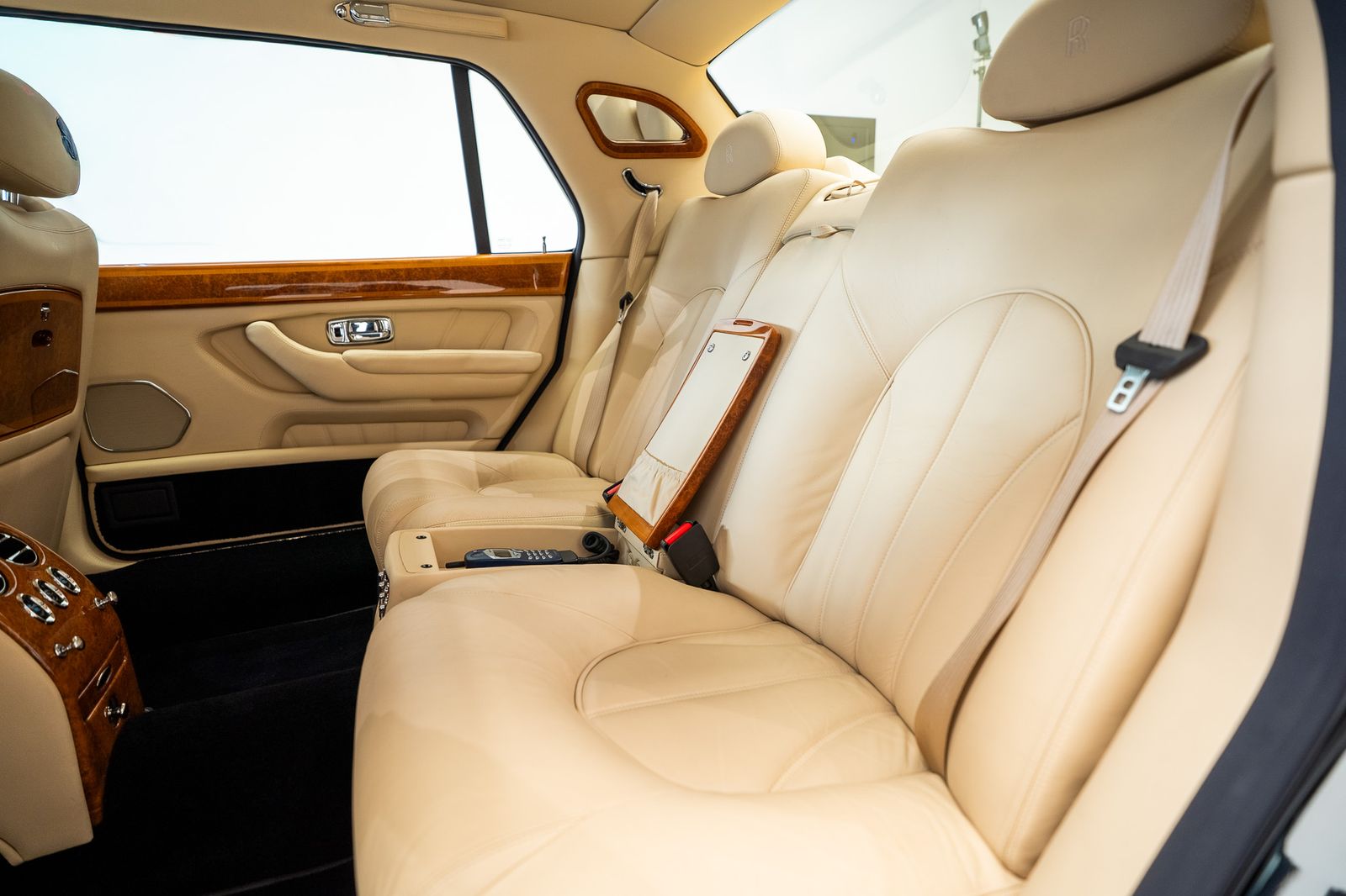 2002 Rolls-Royce Park Ward — foto completa 28 de 31