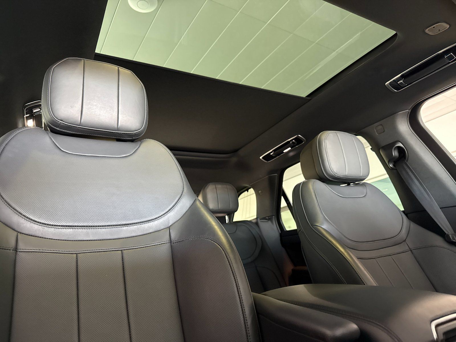 2025 Land Rover Range Rover Sport SE — foto completa 16 de 29