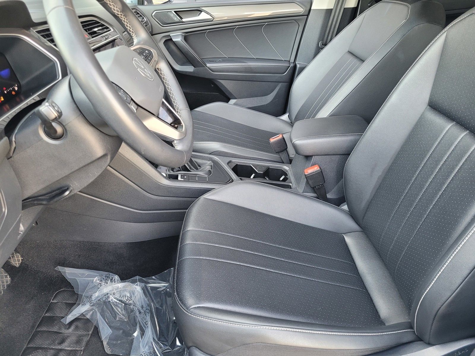 2024 Volkswagen Tiguan 2.0T SE — foto completa 21 de 45