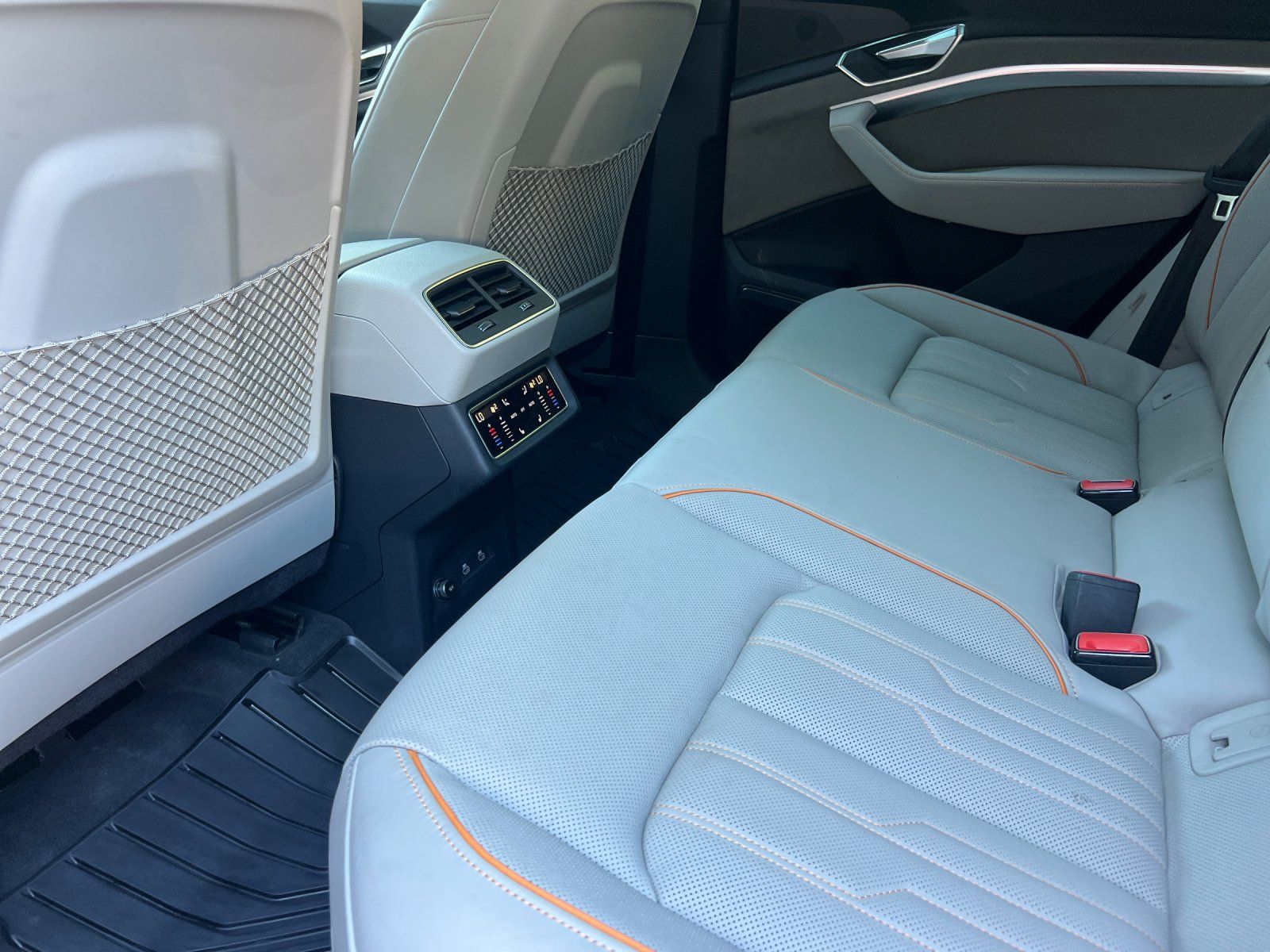2024 Audi Q8 Sportback e-tron Prestige — full photo 11 of 28