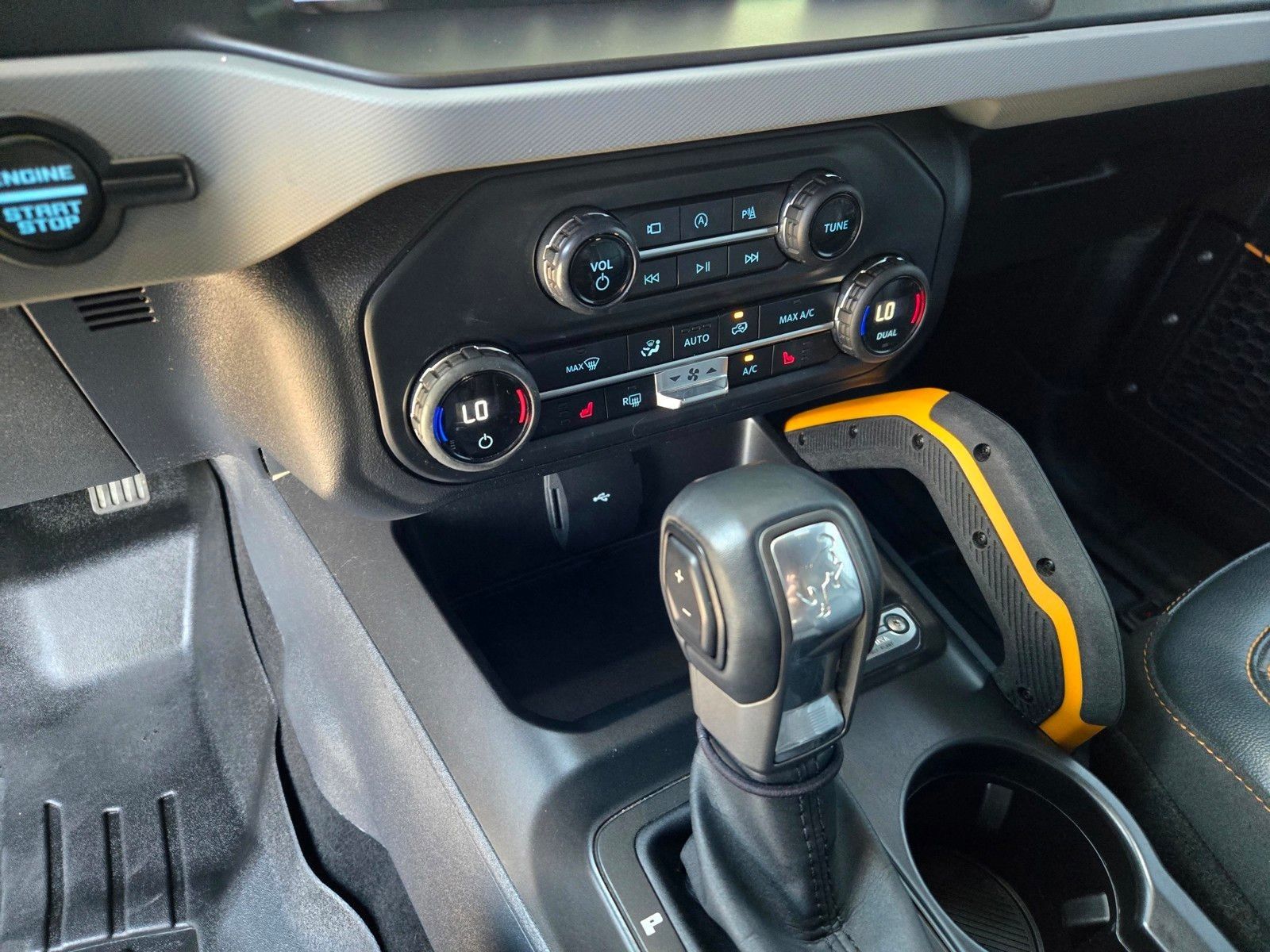 2023 Ford Bronco Badlands — foto completa 22 de 45