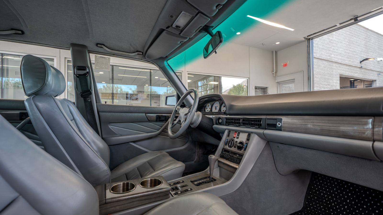 1984 Mercedes 500 SEL — foto completa 17 de 46