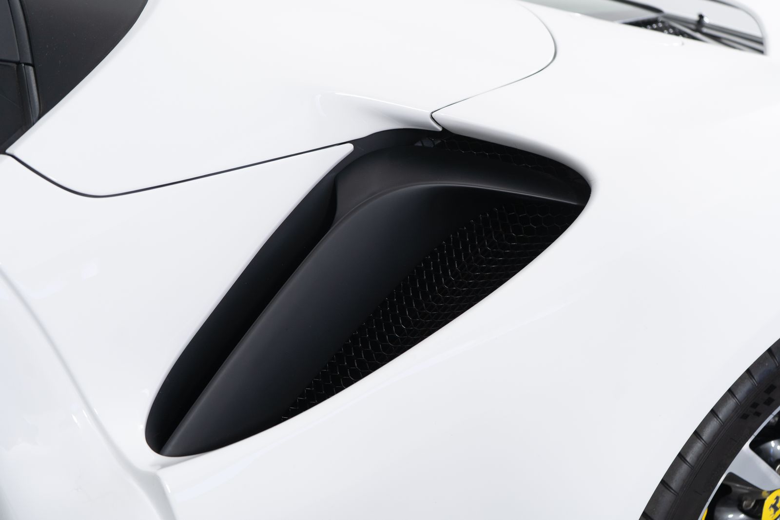 2024 Ferrari SF90 Spider — full photo 29 of 51