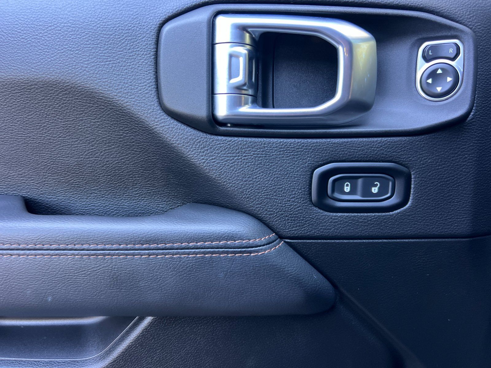 2023 Jeep Wrangler Rubicon 392 — foto completa 10 de 28