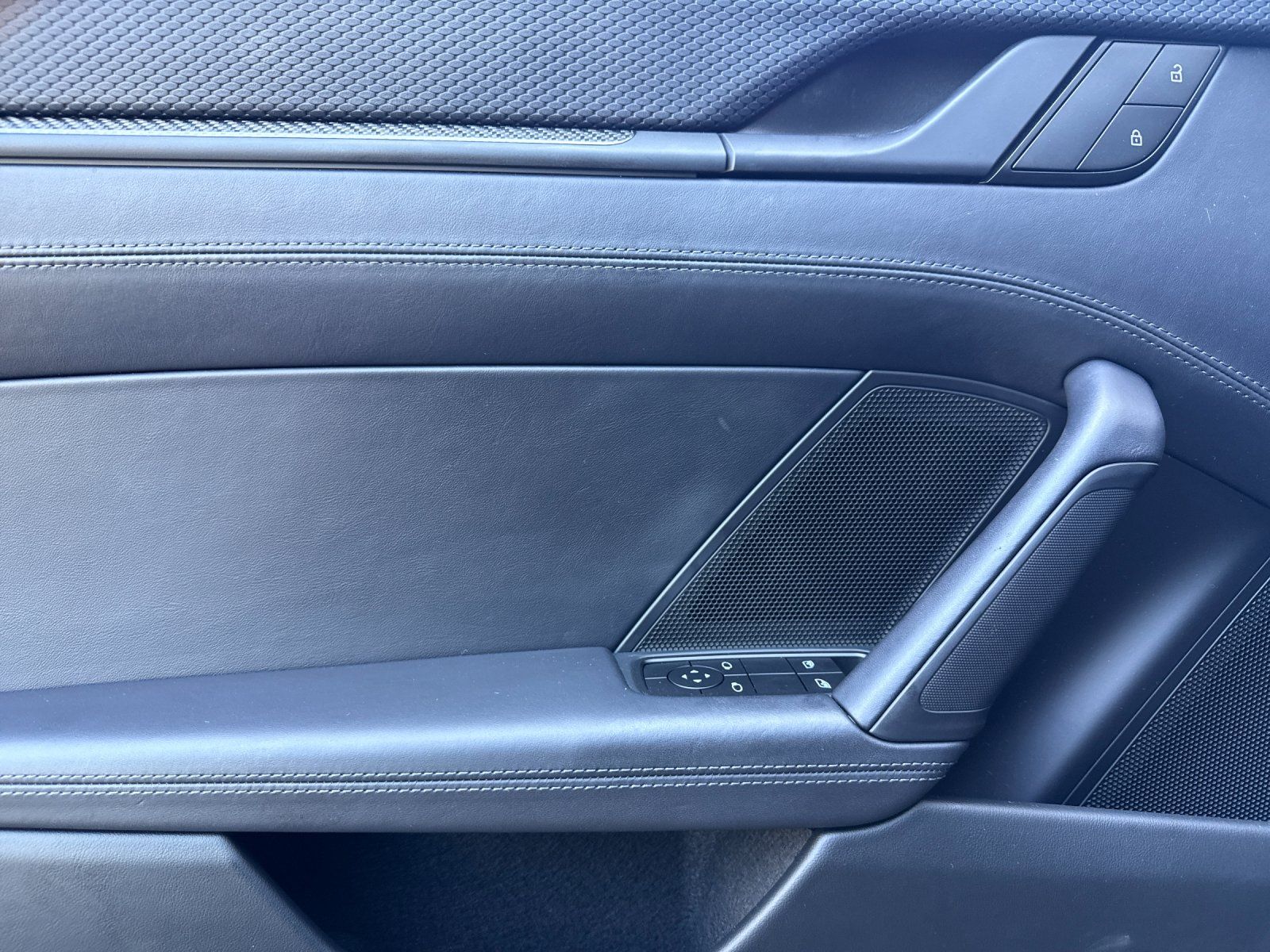 2022 Porsche 911 GT3 — full photo 12 of 28