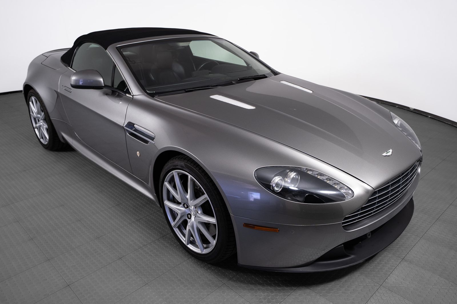 2012 Aston Martin V8 Vantage — full photo 49 of 50