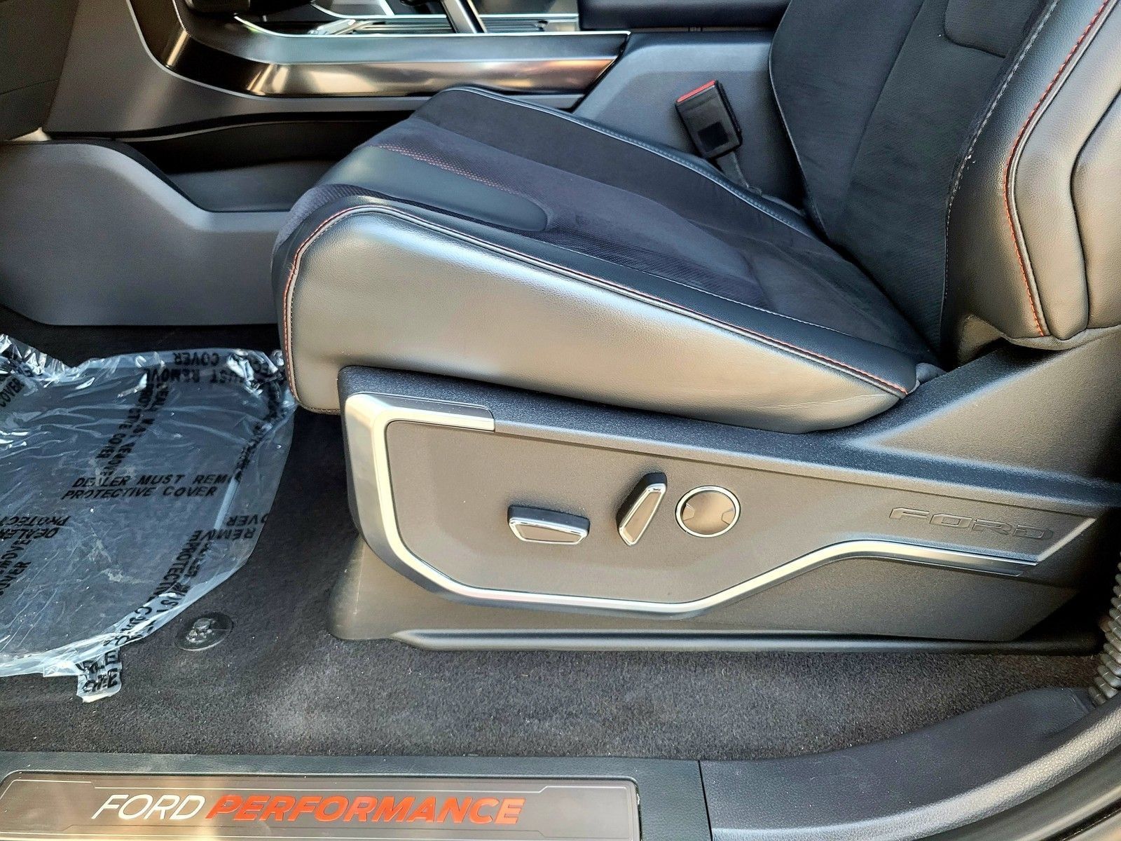 2024 Ford F-150 Raptor — foto completa 24 de 46